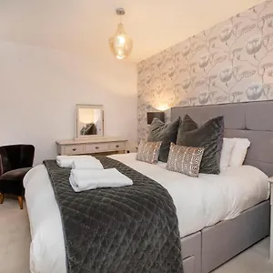 https://apartment-8-blue-bridge-court.yorkshirehotels.net