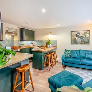 https://the-garden-flat.tophotelsbath.com