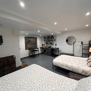 https://sleep-next-to-a-horse-in-a-stable-by-the-city.exeterhotels.net